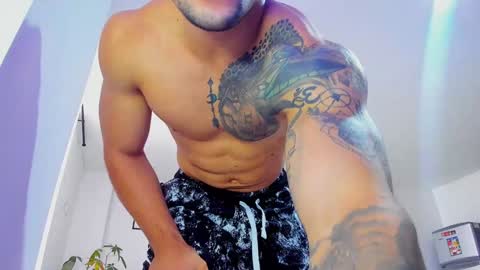 Snapshot of alexander_collin_ chatting on 01-28-25, 03:46 Alex Collin online show from 01-28-25, 03:46