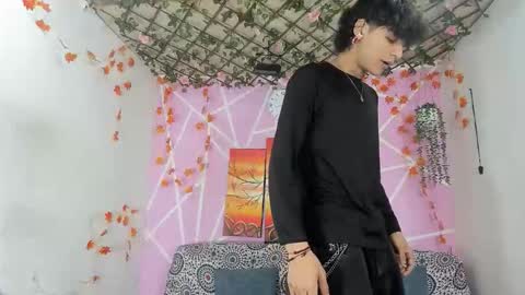 chicos hot online show from 12-16-25, 02:00