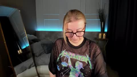 Alexandra online show from 02-19-25, 04:01