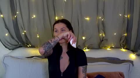 AlexandraBloom online show from 10-29-25, 06:42