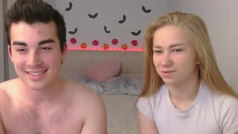Snapshot of alexarti chatting on 10-20-25, 06:03 Alex online show from 10-20-25, 06:03