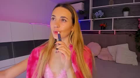 Snapshot of alexawilds chatting on 02-15-26, 06:21 AlexaWilds online show from 02-15-26, 06:21