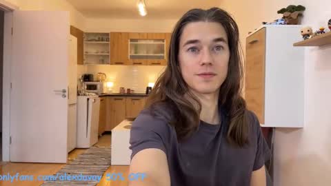 Snapshot of alexdavey chatting on 11-11-25, 09:31 online show from 11-11-25, 09:31