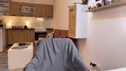 Snapshot of alexdavey chatting on 11-16-25, 06:52 online show from 11-16-25, 06:52