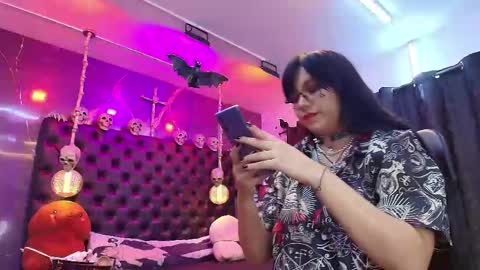 Snapshot of alexhoe_ chatting on 02-18-25, 06:47 Alex online show from 02-18-25, 06:47