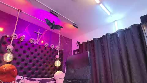 Snapshot of alexhoe_ chatting on 02-24-25, 12:30 Alex online show from 02-24-25, 12:30