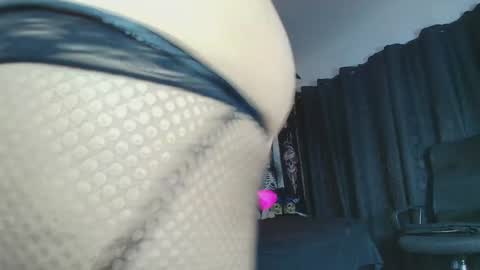 Snapshot of alexhoe_ chatting on 01-17-26, 06:33 Alex online show from 01-17-26, 06:33