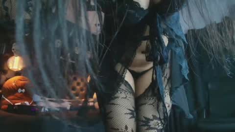 Snapshot of alexhoe_ chatting on 02-19-26, 06:48 Alex online show from 02-19-26, 06:48