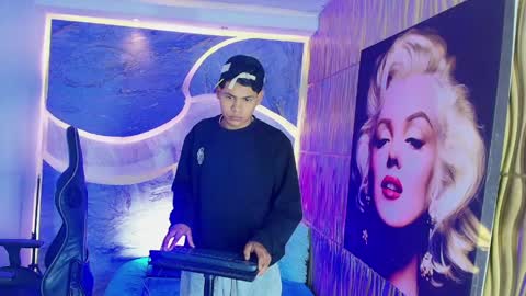 alexi_hot23 online show from 06-06-26, 07:40