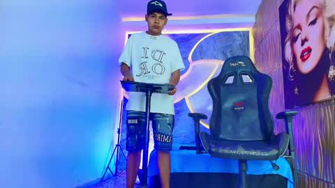 alexi_hot23 online show from 06-08-26, 06:52