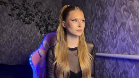 Snapshot of alexialunaris chatting on 06-11-26, 06:17 Alexia online show from 06-11-26, 06:17