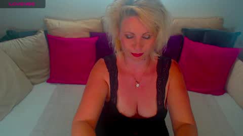 Snapshot of alexine_mcqueen chatting on 05-09-26, 11:21 Alexine McQueen online show from 05-09-26, 11:21
