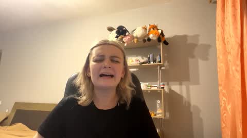 Snapshot of alexisbalko chatting on 03-11-26, 11:27 alexisbalko online show from 03-11-26, 11:27