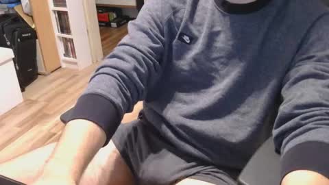Snapshot of alexlover18839 chatting on 11-17-25, 06:46 Alex online show from 11-17-25, 06:46