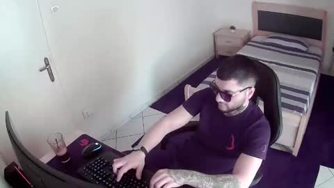 Snapshot of alexthepro00 chatting on 05-03-26, 03:18 alexthepro00 online show from 05-03-26, 03:18