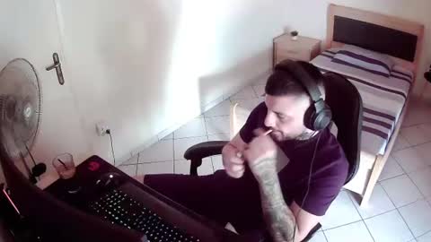 Snapshot of alexthepro00 chatting on 07-16-26, 07:14 alexthepro00 online show from 07-16-26, 07:14