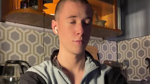 Snapshot of alexwos chatting on 12-17-24, 12:01 Alex online show from 12-17-24, 12:01