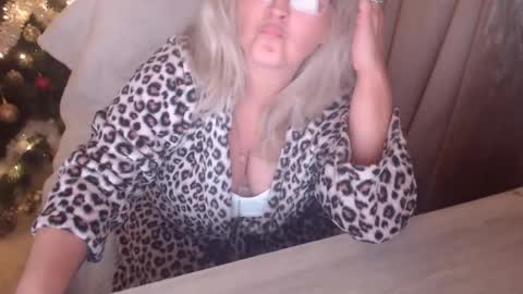 Snapshot of alexxa_mistress chatting on 12-01-25, 01:10 Jhoa online show from 12-01-25, 01:10