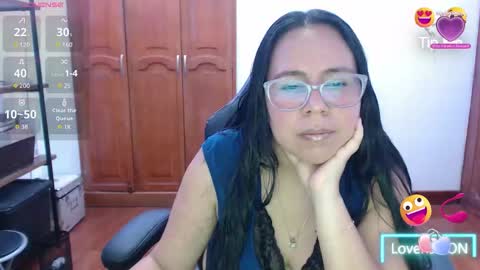 Snapshot of alexxandra20 chatting on 10-17-25, 04:04 alexa online show from 10-17-25, 04:04
