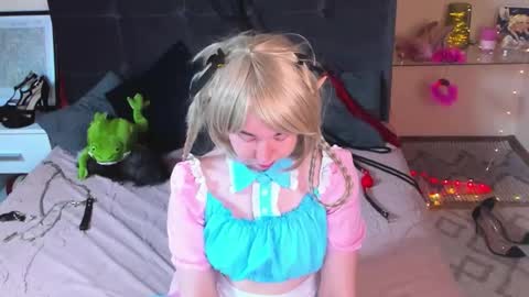 Snapshot of alexxisskyy chatting on 05-25-26, 05:35 Alexsy online show from 05-25-26, 05:35