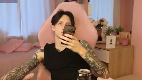 Snapshot of alexxone_ chatting on 09-21-25, 11:45 Alex online show from 09-21-25, 11:45