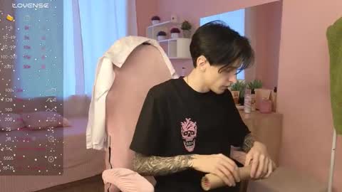 Snapshot of alexxone_ chatting on 09-26-25, 10:19 Alex online show from 09-26-25, 10:19