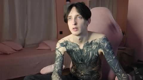 Snapshot of alexxone_ chatting on 10-17-25, 01:35 Alex online show from 10-17-25, 01:35