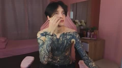 Snapshot of alexxone_ chatting on 11-22-25, 12:15 Alex online show from 11-22-25, 12:15