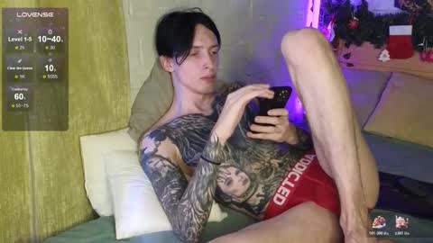 Snapshot of alexxone_ chatting on 12-20-25, 01:18 Alex online show from 12-20-25, 01:18