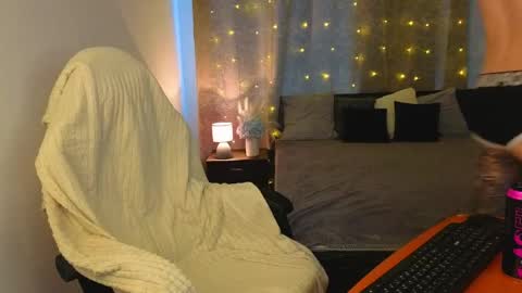 Snapshot of alexxone_ chatting on 03-15-26, 10:32 Alex online show from 03-15-26, 10:32