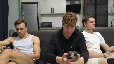 Snapshot of alexxx_d chatting on 06-01-26, 08:43 AlexDimaIgor online show from 06-01-26, 08:43