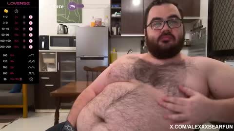 Snapshot of alexxxbear chatting on 10-06-25, 09:01 alexxxbear online show from 10-06-25, 09:01