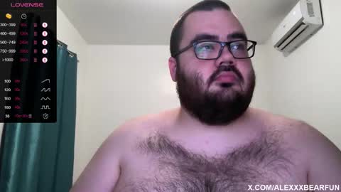 Snapshot of alexxxbear chatting on 01-09-26, 01:52 alexxxbear online show from 01-09-26, 01:52
