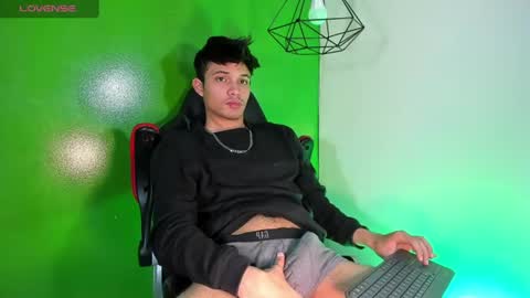 Snapshot of alexxxgoddd chatting on 07-16-26, 12:33 Alex online show from 07-16-26, 12:33