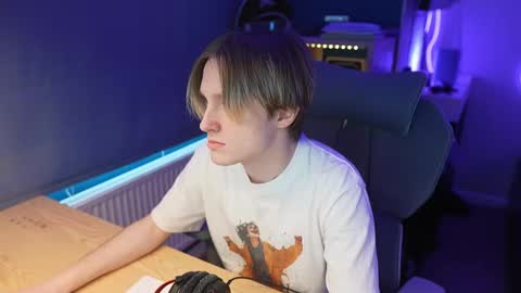 Snapshot of alexycutie chatting on 03-31-26, 11:43 Alexycutie online show from 03-31-26, 11:43