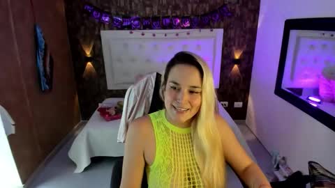 Snapshot of alezzafox__ chatting on 10-13-25, 06:52 alezzafox__ online show from 10-13-25, 06:52