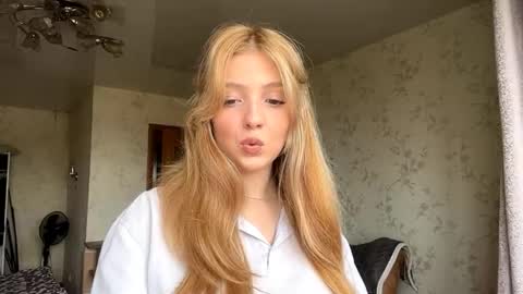 Snapshot of alfrediamalcom chatting on 09-22-25, 07:43 Maria online show from 09-22-25, 07:43