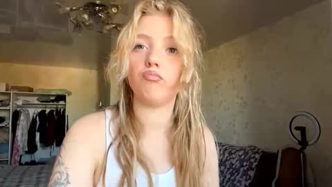 Snapshot of alfrediamalcom chatting on 10-08-25, 07:17 Maria online show from 10-08-25, 07:17