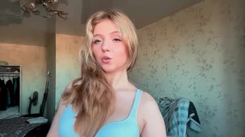 Snapshot of alfrediamalcom chatting on 10-20-25, 06:58 Maria online show from 10-20-25, 06:58