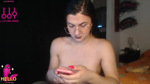 Snapshot of alguien_mas01 chatting on 05-14-26, 02:13 cami online show from 05-14-26, 02:13