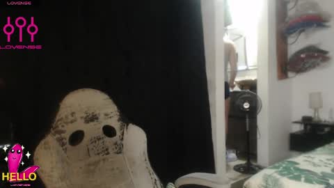 Snapshot of alguien_mas01 chatting on 05-29-26, 01:03 cami online show from 05-29-26, 01:03