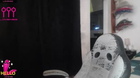 Snapshot of alguien_mas01 chatting on 06-17-26, 07:11 cami online show from 06-17-26, 07:11