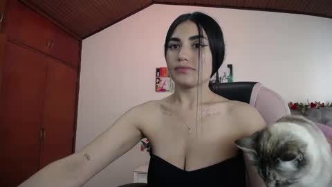 Snapshot of alheli_16 chatting on 01-19-25, 12:17 Alheli online show from 01-19-25, 12:17