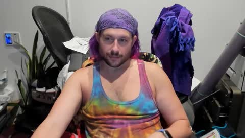 Snapshot of alibastersword chatting on 12-04-25, 02:43 Luke online show from 12-04-25, 02:43