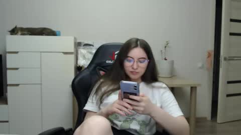 Alice online show from 05-13-26, 04:59