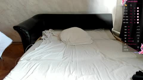 Snapshot of alice_allens chatting on 05-17-26, 04:54 Alice online show from 05-17-26, 04:54