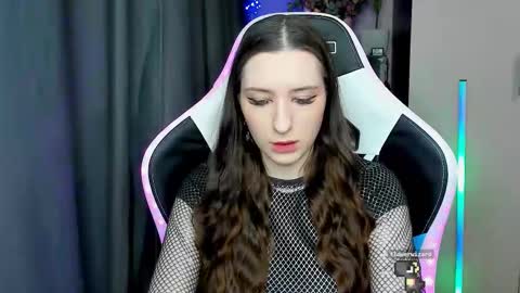 Snapshot of alice_bailey chatting on 11-28-25, 01:14 Alice online show from 11-28-25, 01:14