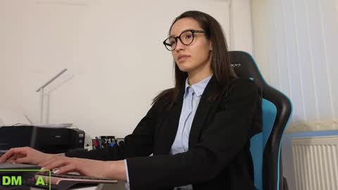 Snapshot of alice_bane chatting on 03-02-25, 04:21 A R Y A  T I A online show from 03-02-25, 04:21