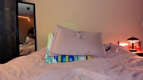 Snapshot of alice_fiend chatting on 12-19-24, 06:12 Alice online show from 12-19-24, 06:12