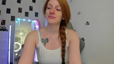 Snapshot of alice_ginger chatting on 05-26-26, 01:18 Hello im Alice online show from 05-26-26, 01:18
